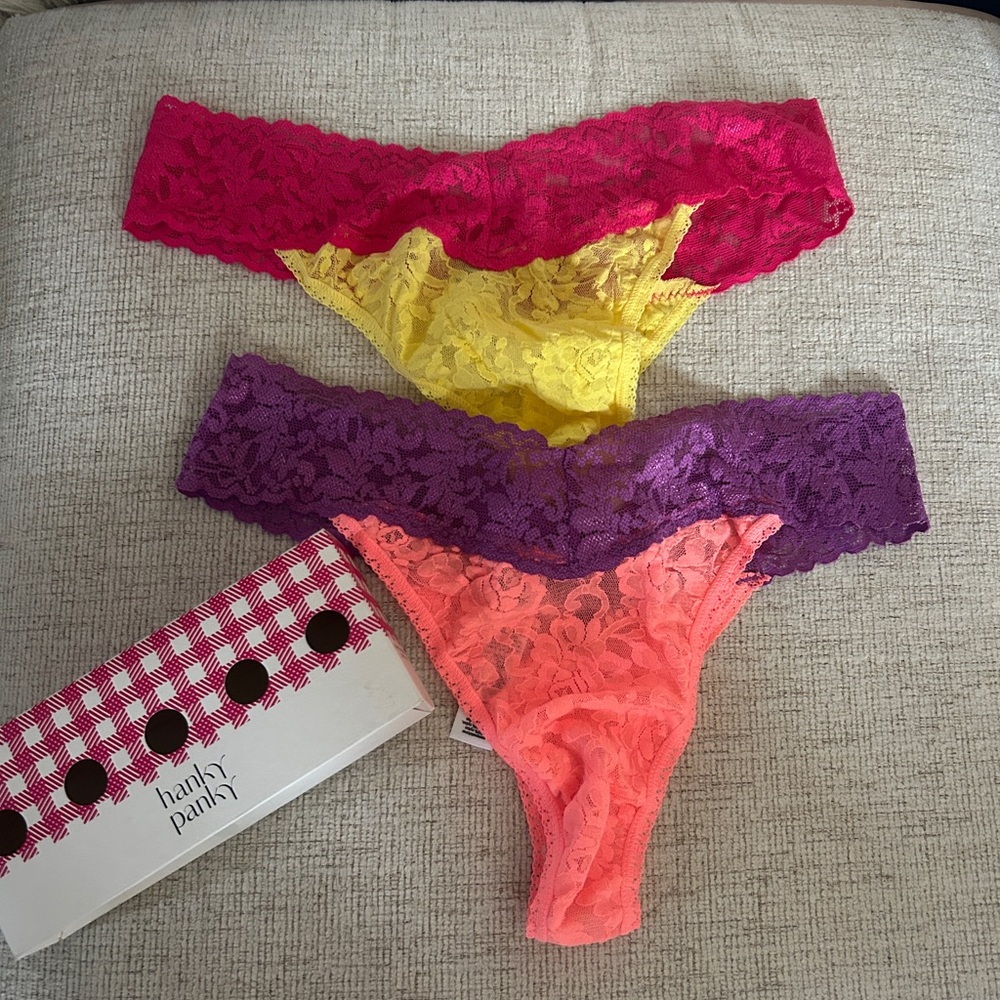 NWT Hanky Panky Signature Low Rise Lace Thong Set of 2